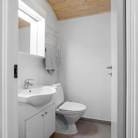 4 Bedroom Lovely Home In Nexo * Snogebaek
