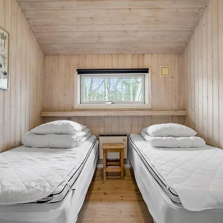 4 Bedroom Lovely Home In Nexo * Snogebaek