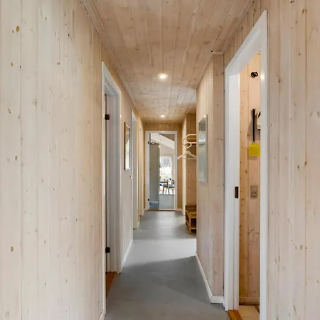 4 Bedroom Lovely Home In Nexo Snogebaek
